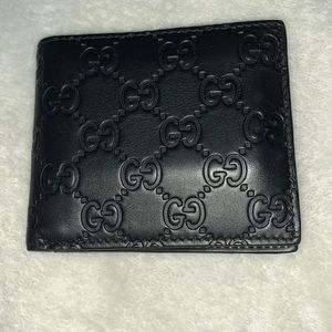 Authentic Men’s Gucci Signature wallet